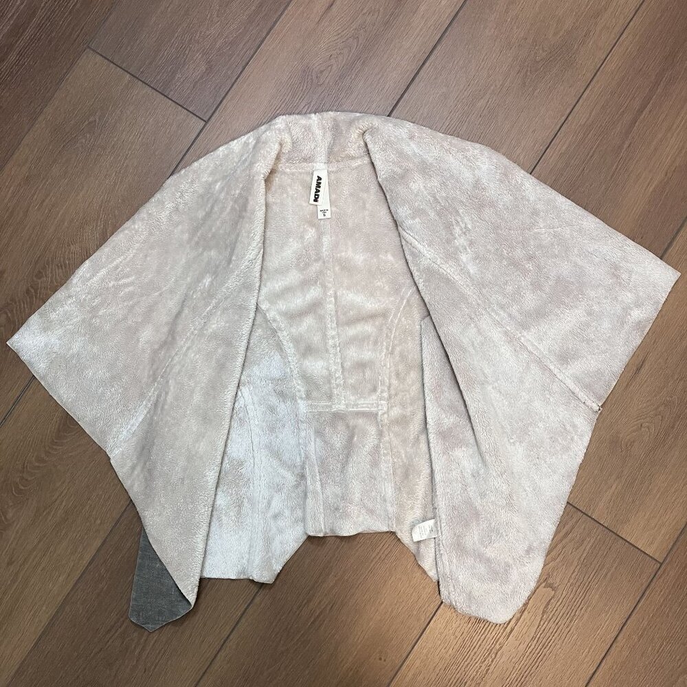 Amadi Anthropologie Soft Gray/Cream Draped Kady Sherpa Open Front Vest Size S - Picture 6 of 10